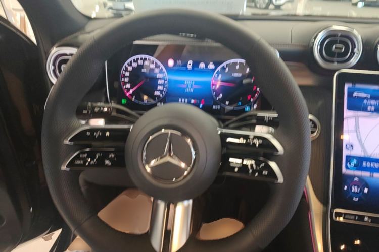Used Mercedes-Benz GLC 2024 GLC 260 L 4MATIC Luxury Model 5 Seats Steering Wheel