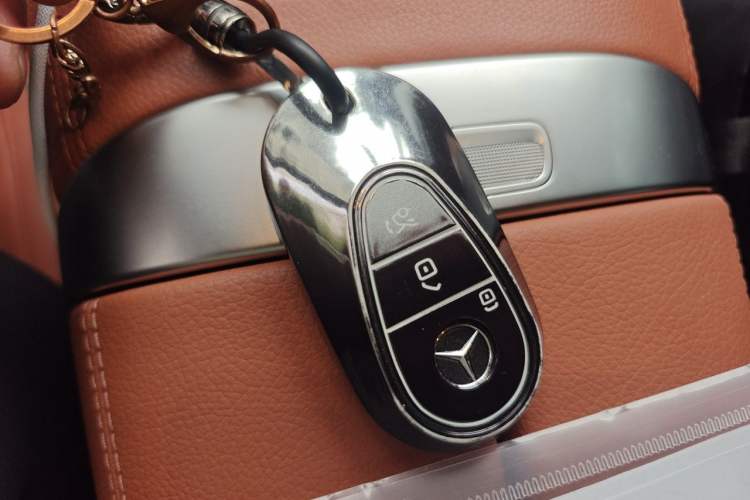 Used Mercedes-Benz GLC 2024 GLC 260 L 4MATIC Dynamic Edition 5-seater Vehicle Key