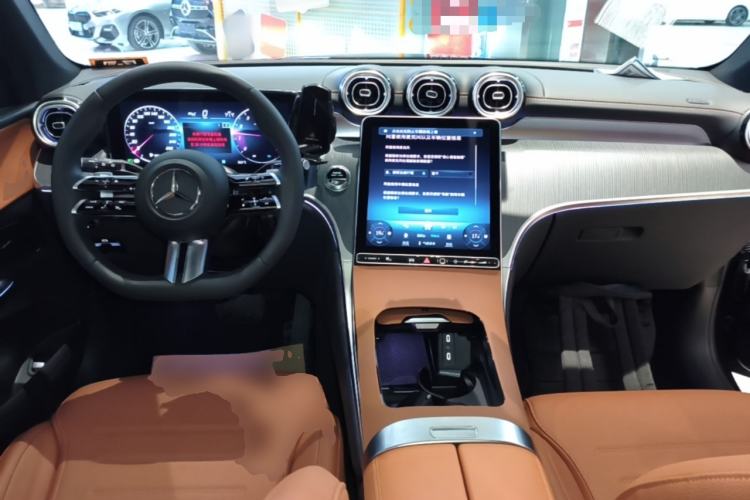 Used Mercedes-Benz GLC 2024 GLC 260 L 4MATIC Luxury Model 5 Seats Center Console
