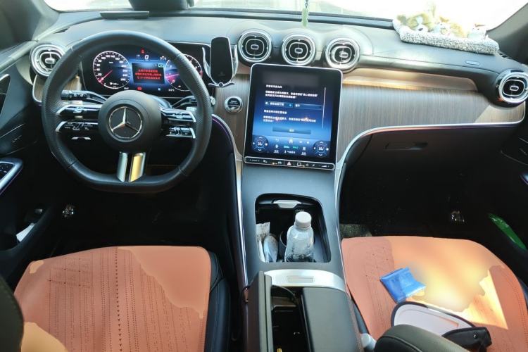 Used Mercedes-Benz GLC 2024 GLC 300 L 4MATIC Dynamic Edition 5-seater Center Console