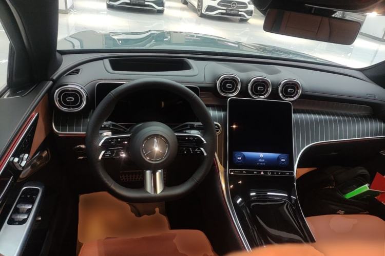 Used Mercedes-Benz GLC 2024 GLC 300 L 4MATIC Luxury Model 5 Seats Center Console