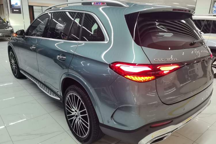 Used Mercedes-Benz GLC 2024 GLC 300 L 4MATIC Luxury Model 5 Seats Exterior 2