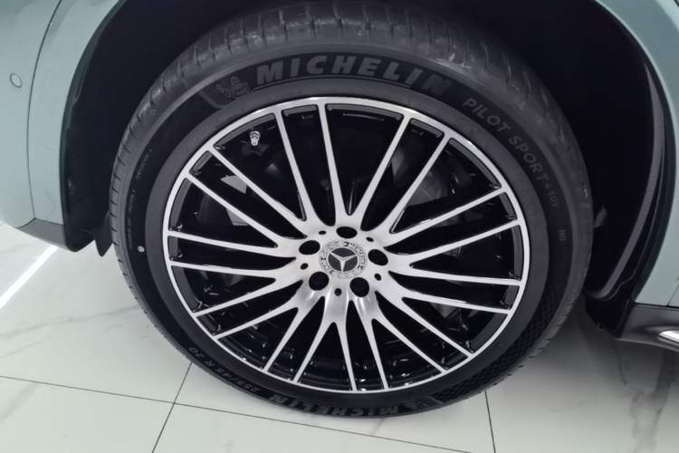Used Mercedes-Benz GLC 2024 GLC 300 L 4MATIC Luxury Model 5 Seats Exterior 4