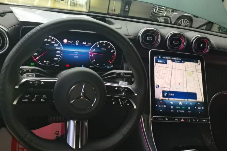 Used Mercedes-Benz GLC 2024 GLC 300 L 4MATIC Luxury Model 5 Seats Gear Lever