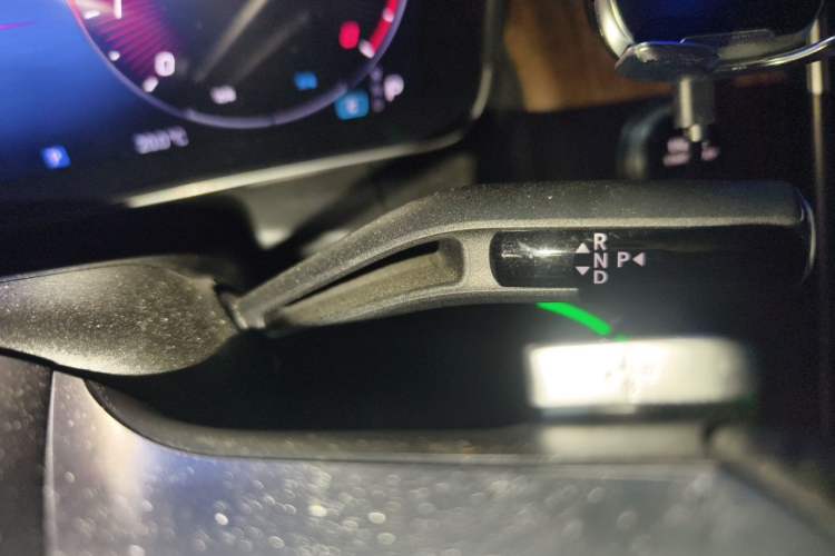 Used Mercedes-Benz GLC 2024 GLC 300 L 4MATIC Dynamic Edition 5-seater Gear Lever