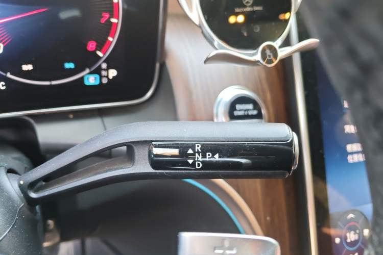 Used Mercedes-Benz GLC 2024 GLC 300 L 4MATIC Dynamic Edition 5-seater Gear Lever