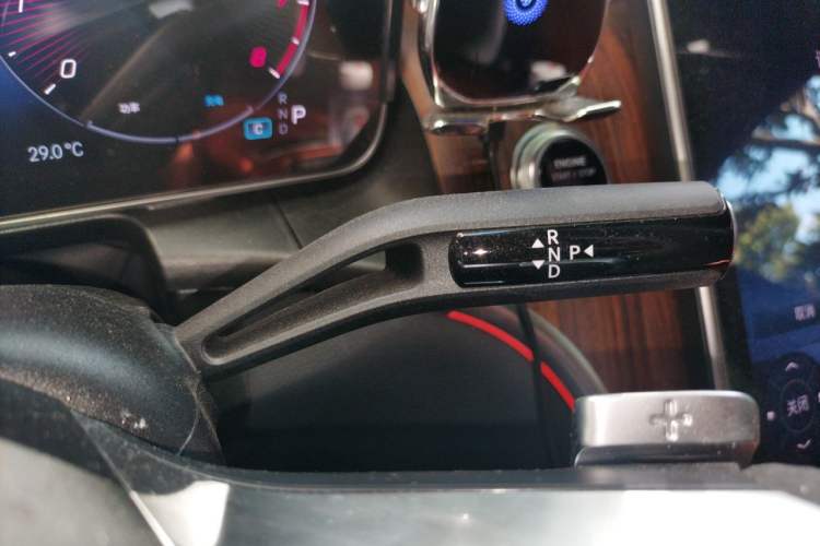 Used Mercedes-Benz GLC 2024 GLC 300 L 4MATIC Dynamic Edition 5-seater Gear Lever