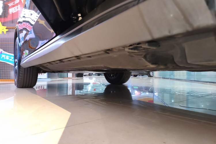 Used Mercedes-Benz GLC 2024 GLC 260 L 4MATIC Luxury Model 5 Seats Left Side Sill