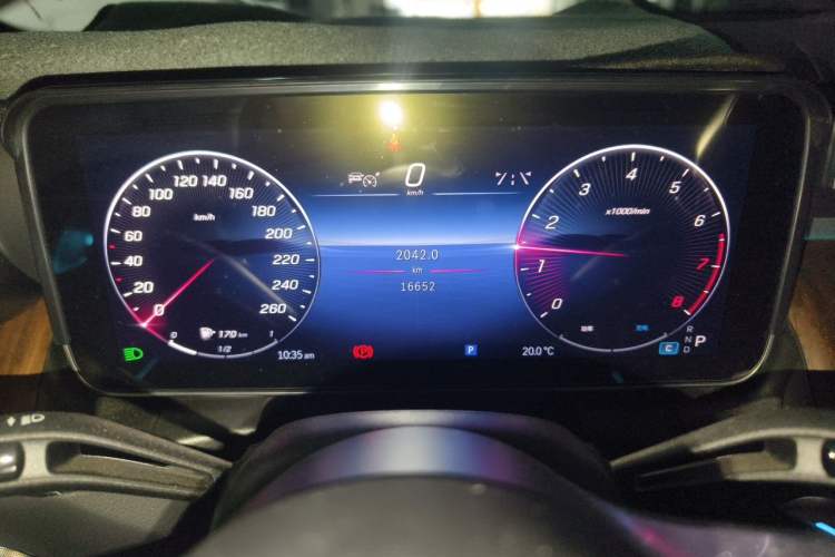 Used Mercedes-Benz GLC 2024 GLC 300 L 4MATIC Dynamic Edition 5-seater Odometer Close Up