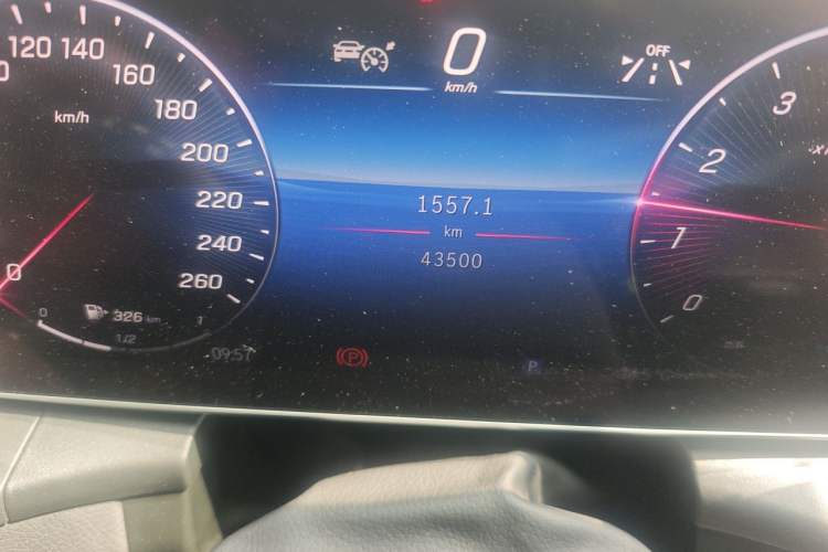 Used Mercedes-Benz GLC 2024 GLC 260 L 4MATIC Luxury Model 5 Seats Odometer Close Up