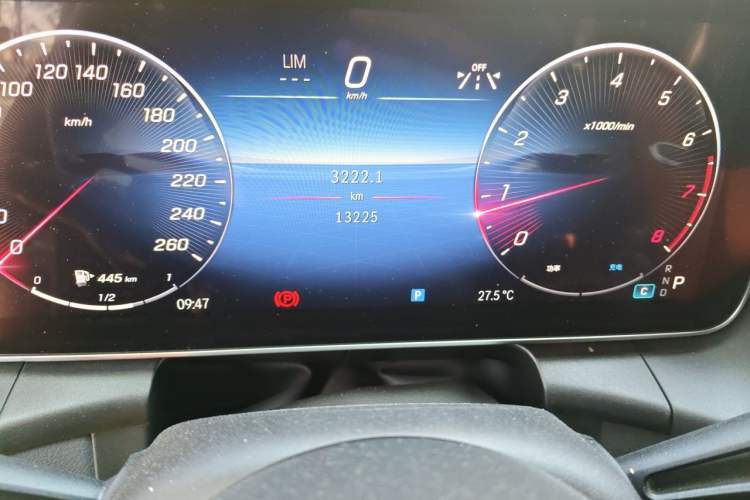 Used Mercedes-Benz GLC 2024 GLC 300 L 4MATIC Dynamic Edition 5-seater Odometer Close Up