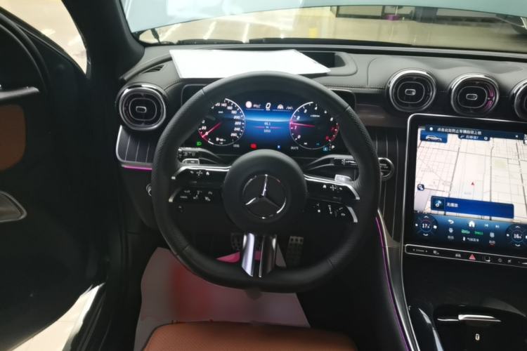 Used Mercedes-Benz GLC 2024 GLC 300 L 4MATIC Luxury Model 5 Seats Steering Wheel