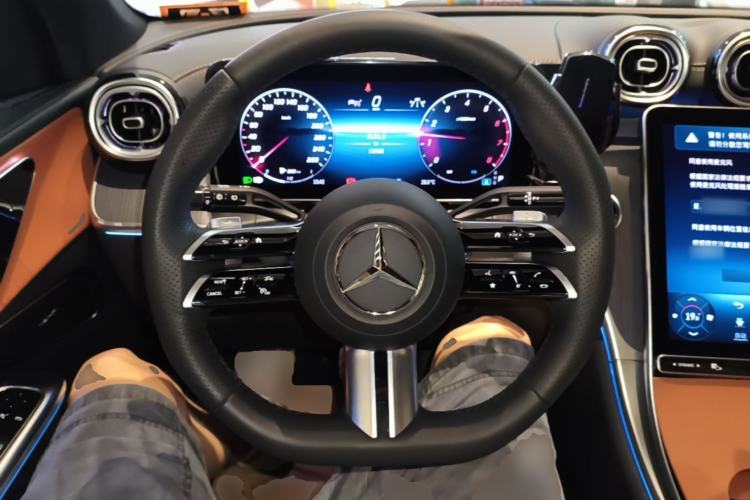 Used Mercedes-Benz GLC 2024 GLC 260 L 4MATIC Luxury Model 5 Seats Steering Wheel