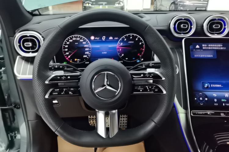 Used Mercedes-Benz GLC 2024 GLC 300 L 4MATIC Luxury Model 5 Seats Steering Wheel