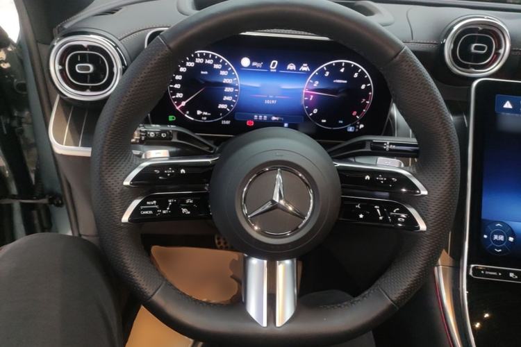 Used Mercedes-Benz GLC 2024 GLC 300 L 4MATIC Luxury Model 5 Seats Steering Wheel