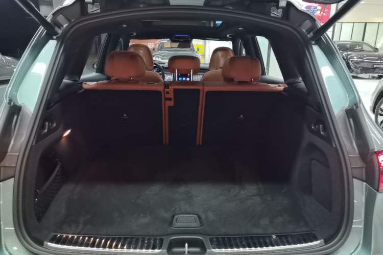 Used Mercedes-Benz GLC 2024 GLC 300 L 4MATIC Luxury Model 5 Seats Trunk