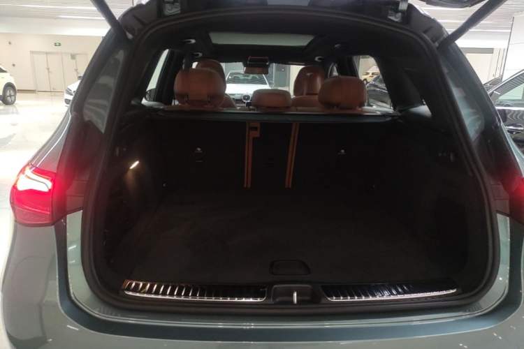 Used Mercedes-Benz GLC 2024 GLC 300 L 4MATIC Luxury Model 5 Seats Trunk