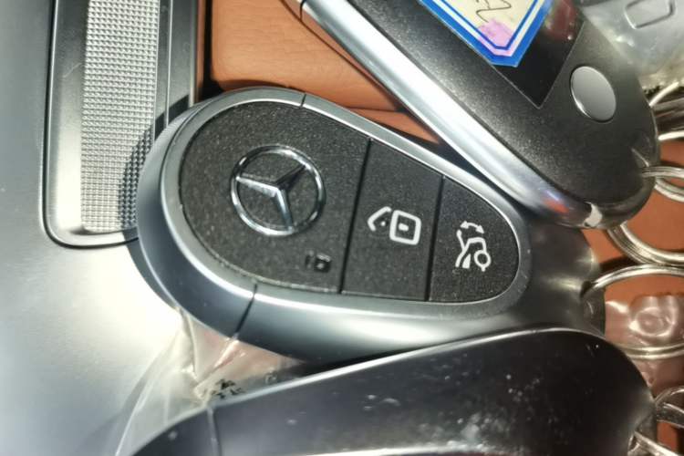 Used Mercedes-Benz GLC 2024 GLC 300 L 4MATIC Luxury Model 5 Seats Vehicle Key