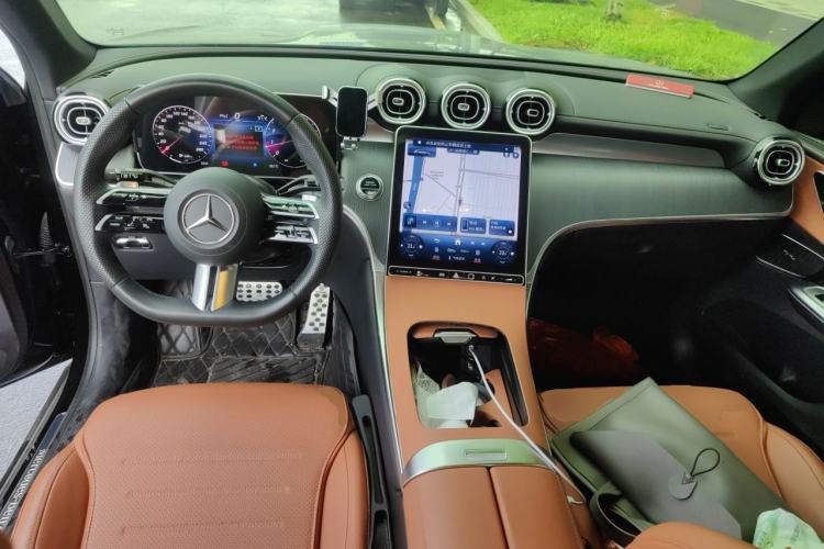 Used Mercedes-Benz GLC 2024 GLC 260 L 4MATIC Luxury Model 5 Seats Center Console