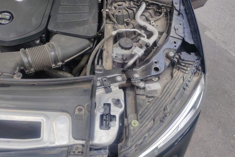Used Mercedes-Benz GLC 2024 GLC 260 L 4MATIC Dynamic Edition 5-seater Engine Bay Left