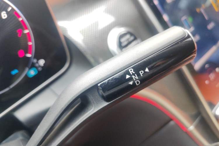 Used Mercedes-Benz GLC 2024 GLC 260 L 4MATIC Dynamic Edition 5-seater Gear Lever