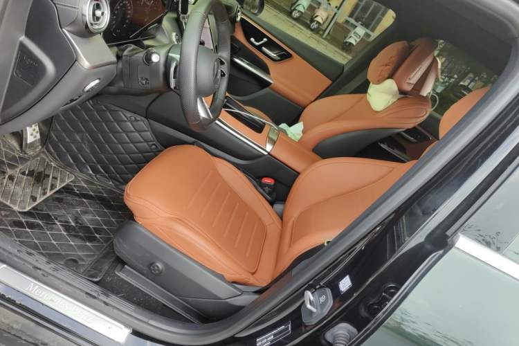 Used Mercedes-Benz GLC 2024 GLC 260 L 4MATIC Luxury Model 5 Seats Left Front Seat