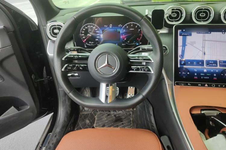 Used Mercedes-Benz GLC 2024 GLC 260 L 4MATIC Luxury Model 5 Seats Steering Wheel