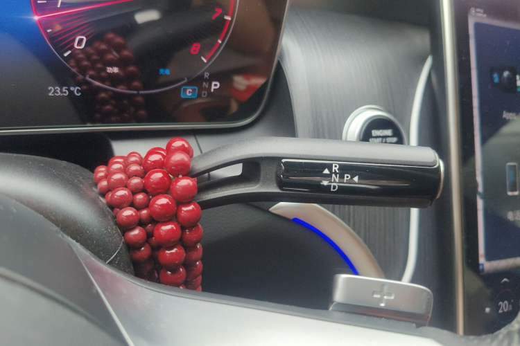 Used Mercedes-Benz GLC 2024 GLC 260 L 4MATIC Luxury Model 5 Seats Gear Lever