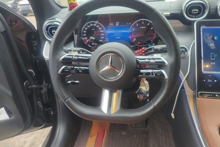 Used Mercedes-Benz GLC 2024 GLC 260 L 4MATIC Luxury Model 5 Seats Steering Wheel