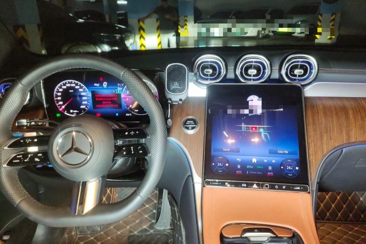 Used Mercedes-Benz GLC 2024 GLC 300 L 4MATIC Dynamic Edition 5-seater Center Console