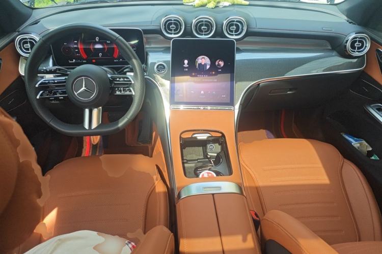Used Mercedes-Benz GLC 2024 GLC 300 L 4MATIC Dynamic Edition 5-seater Center Console