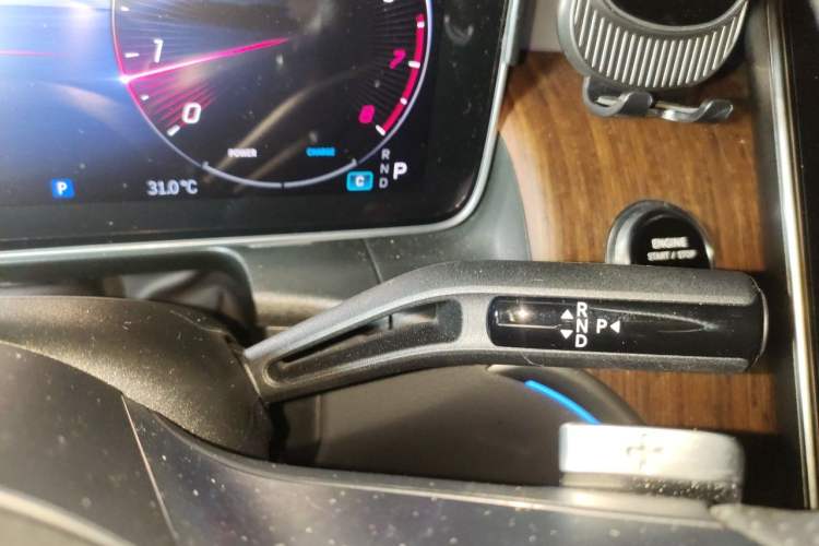 Used Mercedes-Benz GLC 2024 GLC 300 L 4MATIC Dynamic Edition 5-seater Gear Lever