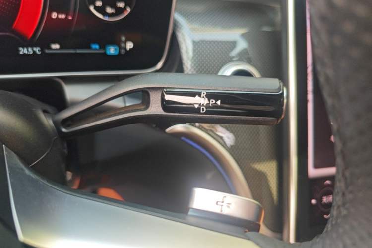 Used Mercedes-Benz GLC 2024 GLC 300 L 4MATIC Dynamic Edition 5-seater Gear Lever