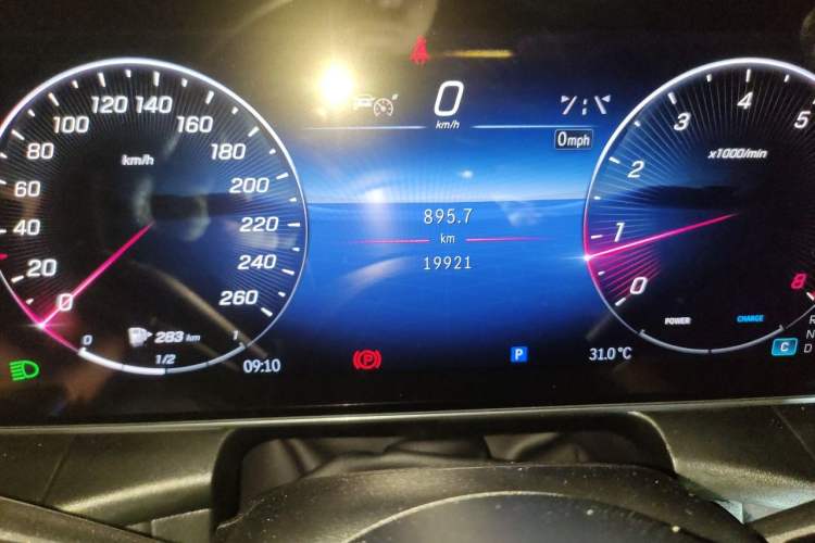 Used Mercedes-Benz GLC 2024 GLC 300 L 4MATIC Dynamic Edition 5-seater Odometer Close Up