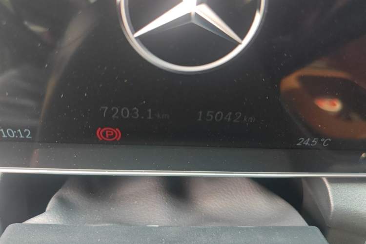 Used Mercedes-Benz GLC 2024 GLC 300 L 4MATIC Dynamic Edition 5-seater Odometer Close Up