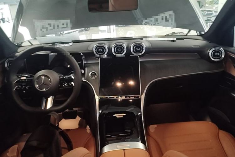 Used Mercedes-Benz GLC 2024 GLC 260 L 4MATIC Luxury Model 5 Seats Steering Wheel