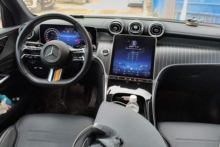 Used Mercedes-Benz GLC 2024 GLC 300 L 4MATIC Dynamic Edition 5-seater Center Console