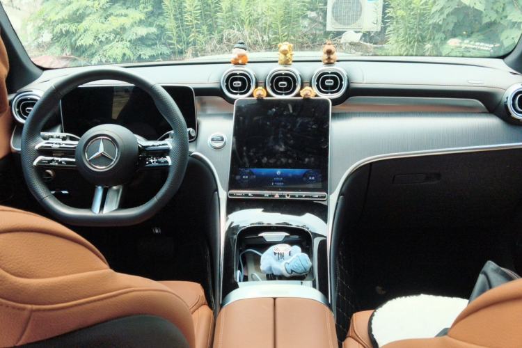 Used Mercedes-Benz GLC 2024 GLC 260 L 4MATIC Luxury Model 5 Seats Center Console