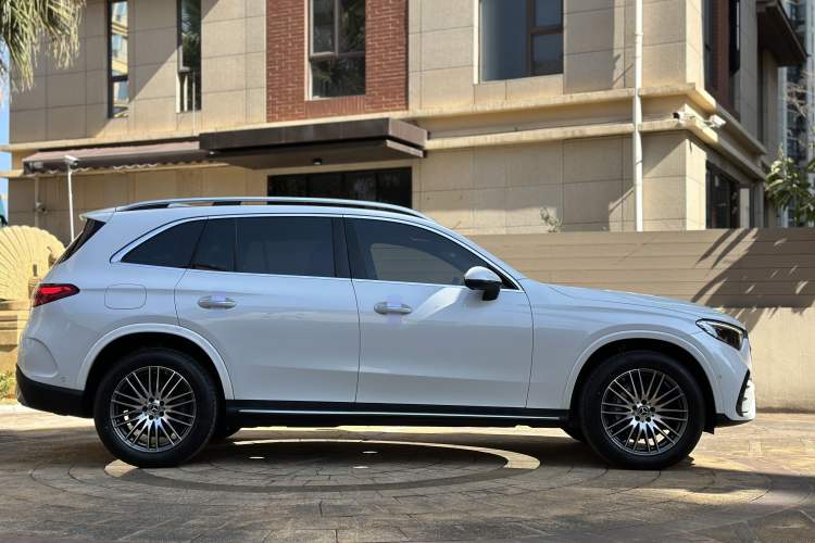 Used Mercedes-Benz GLC 2024 Refreshed GLC 300 L 4MATIC Dynamic Version 5 Seats Exterior 4