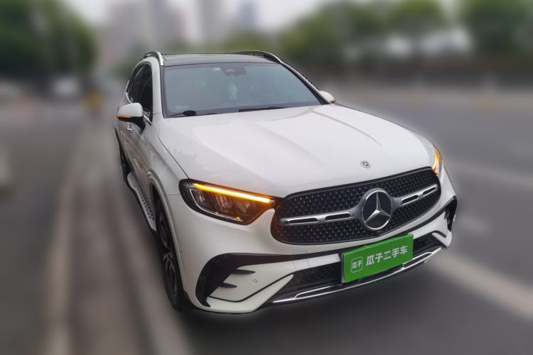 Used Mercedes-Benz GLC 2024 Facelifted GLC 260 L 4MATIC Luxury Version 5 Seats Front Right 45 Deg
