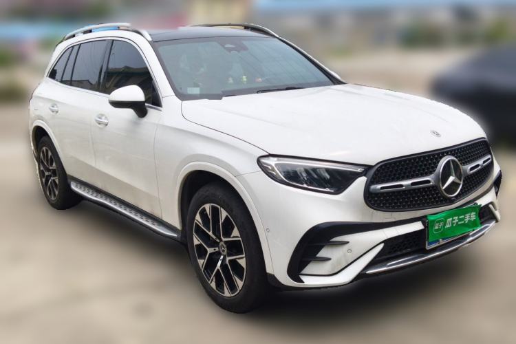 Used Mercedes-Benz GLC 2024 GLC 260 L 4MATIC Luxury Model 5 Seats Front Right 45 Deg