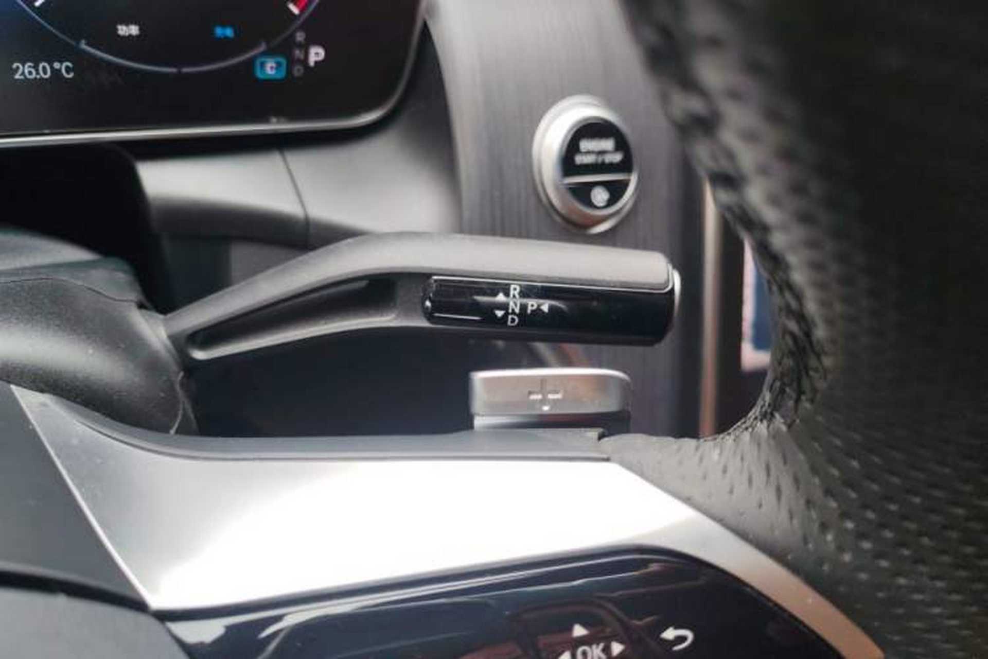 Used Mercedes-Benz GLC 2024 GLC 260 L 4MATIC Luxury 7-Seater Gear Lever