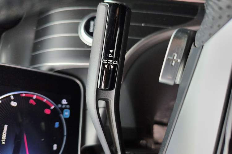 Used Mercedes-Benz GLC 2024 GLC 300 L 4MATIC Dynamic Edition 5-seater Gear Lever