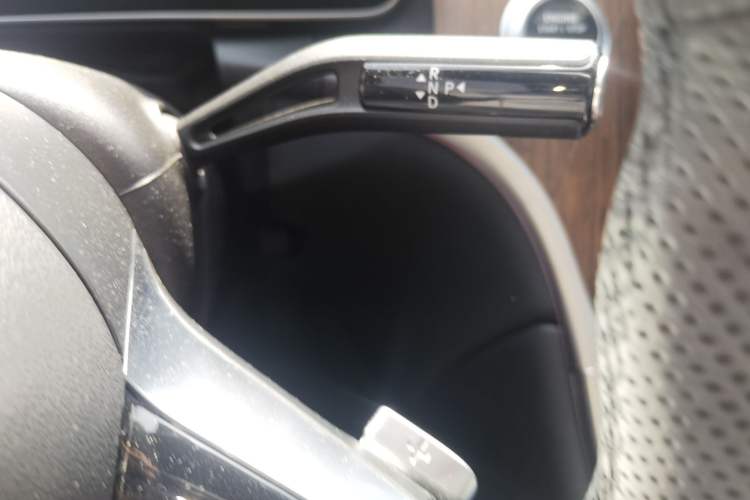 Used Mercedes-Benz GLC 2024 GLC 300 L 4MATIC Dynamic Edition 5-seater Gear Lever