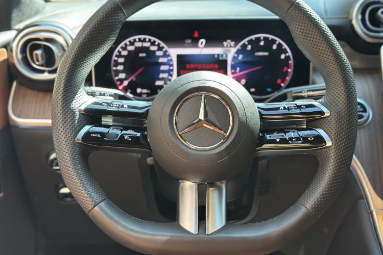 Used Mercedes-Benz GLC 2024 Refreshed GLC 300 L 4MATIC Dynamic Version 5 Seats Interior 11
