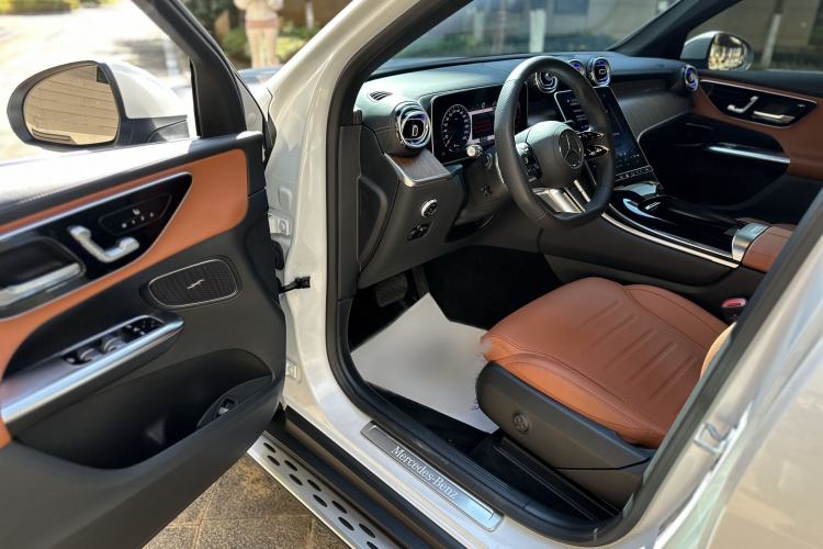 Used Mercedes-Benz GLC 2024 Refreshed GLC 300 L 4MATIC Dynamic Version 5 Seats Interior 15