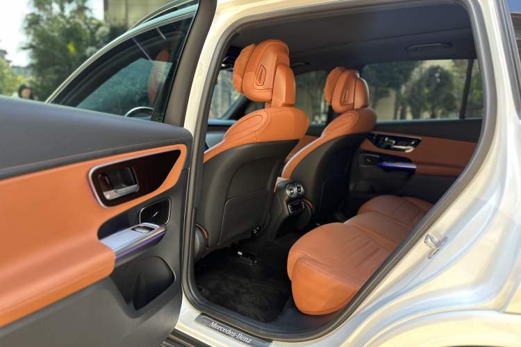 Used Mercedes-Benz GLC 2024 Refreshed GLC 300 L 4MATIC Dynamic Version 5 Seats Interior 9