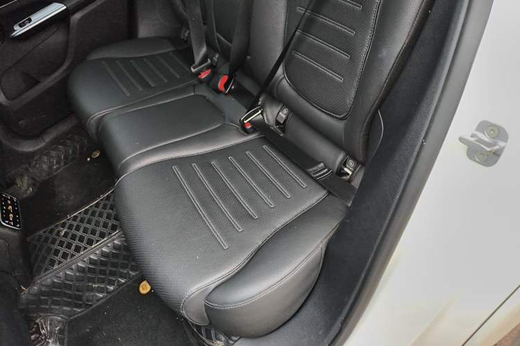 Used Mercedes-Benz GLC 2024 GLC 300 L 4MATIC Dynamic Edition 5-seater Left Rear Seat