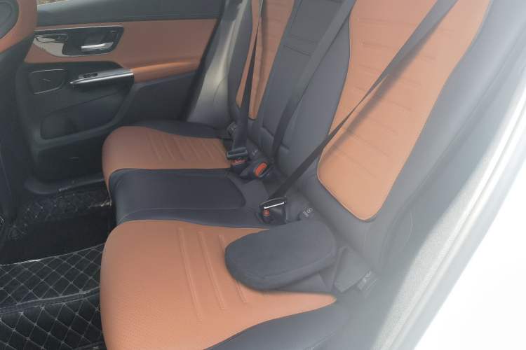 Used Mercedes-Benz GLC 2024 GLC 300 L 4MATIC Dynamic Edition 5-seater Left Rear Seat