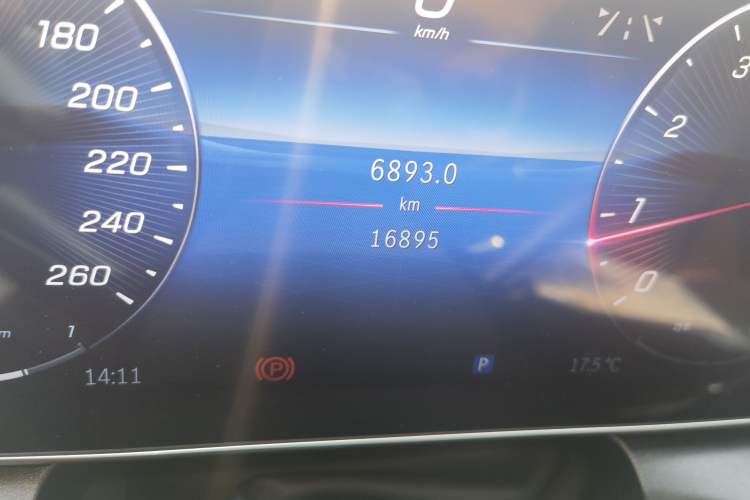Used Mercedes-Benz GLC 2024 GLC 300 L 4MATIC Dynamic Edition 5-seater Odometer Close Up